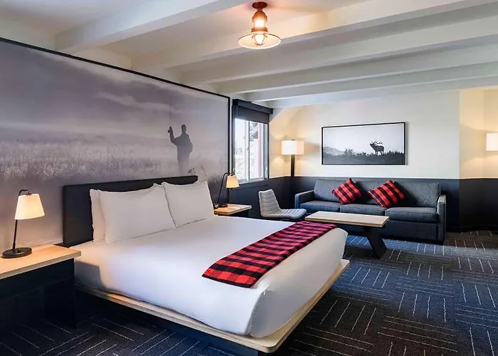 Motel Mountain Modern Hole Jackson
